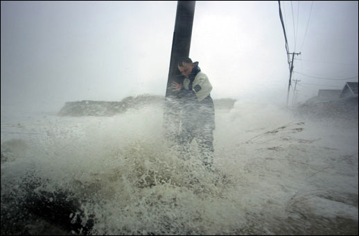 Bill Ackliss of Kitty Hawk scrambling for cover by Drew Wilson/The Virginian Pilot